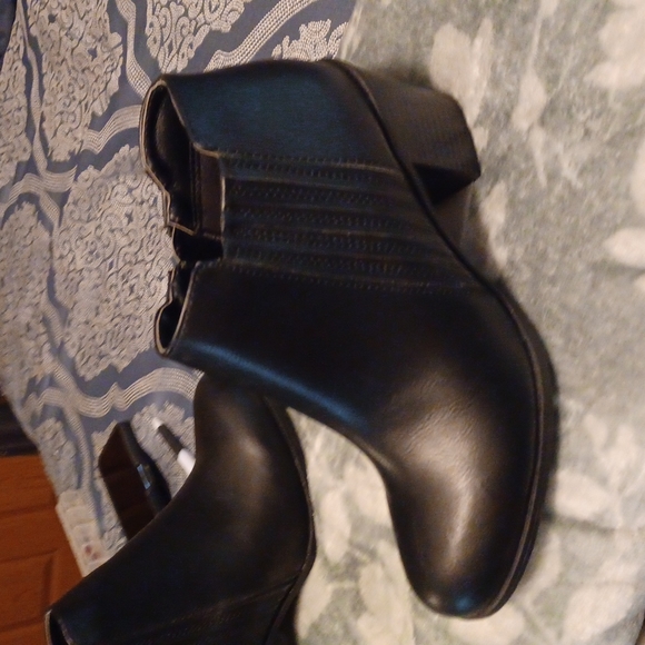 Boots - Picture 2 of 4